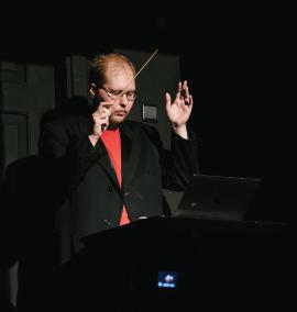 Kamerinę operą pristatantis kompozitorius Lukas...