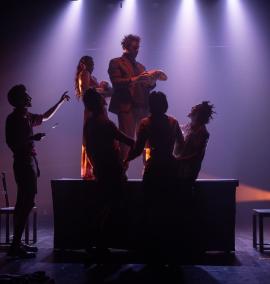 Atšaukiamas spektaklis „Piteris Penas“, turėjęs...