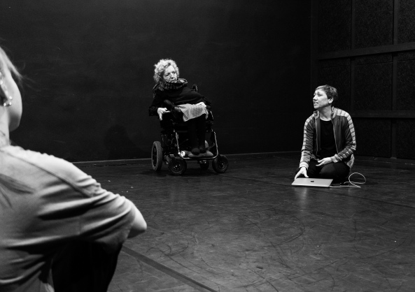 „Asmeniniai tyrinėjimai“ – šokio dirbtuvės su DIN A 13 choreografėmis